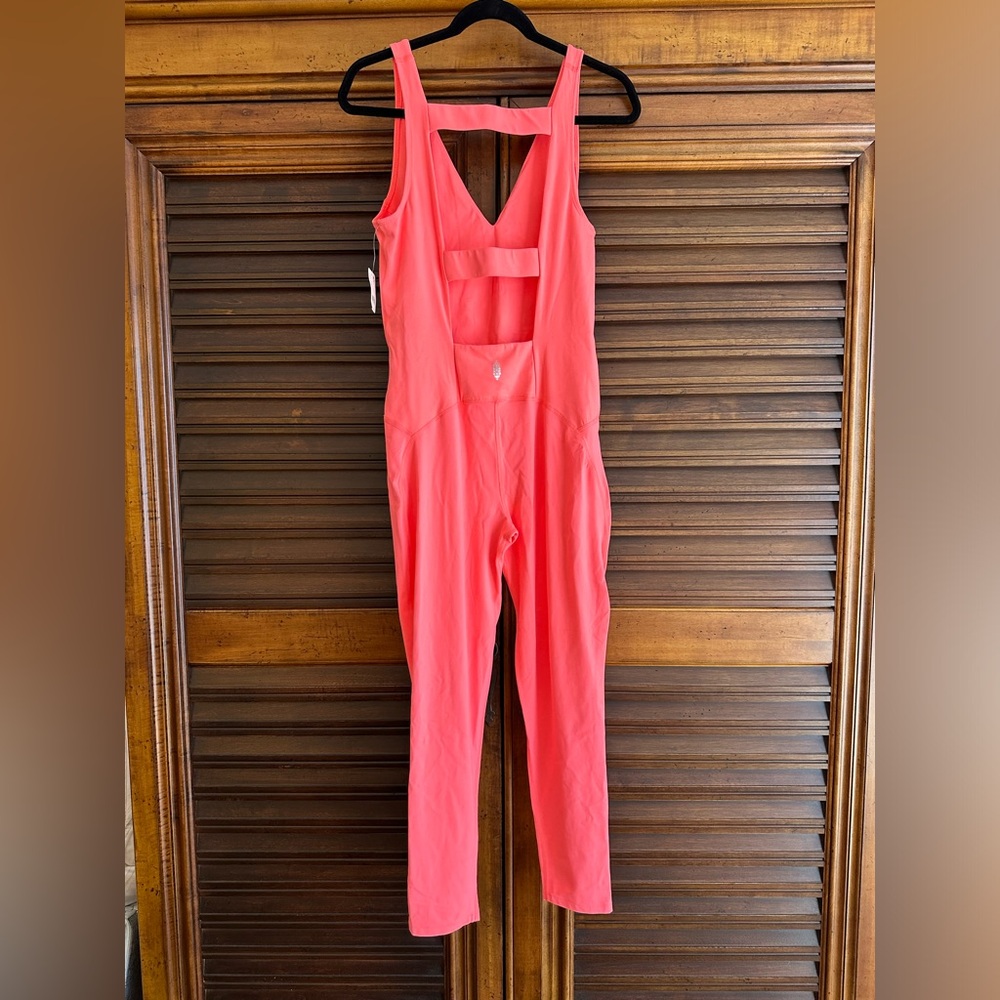 Free People Movement Never Better Strappy Back NWT Large Coral - Picture 2 of 7